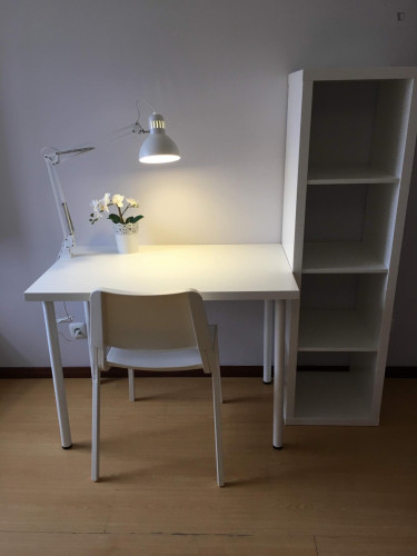 Quarto com cama de casal em apartamento com 3 quartos - Gallery - 5