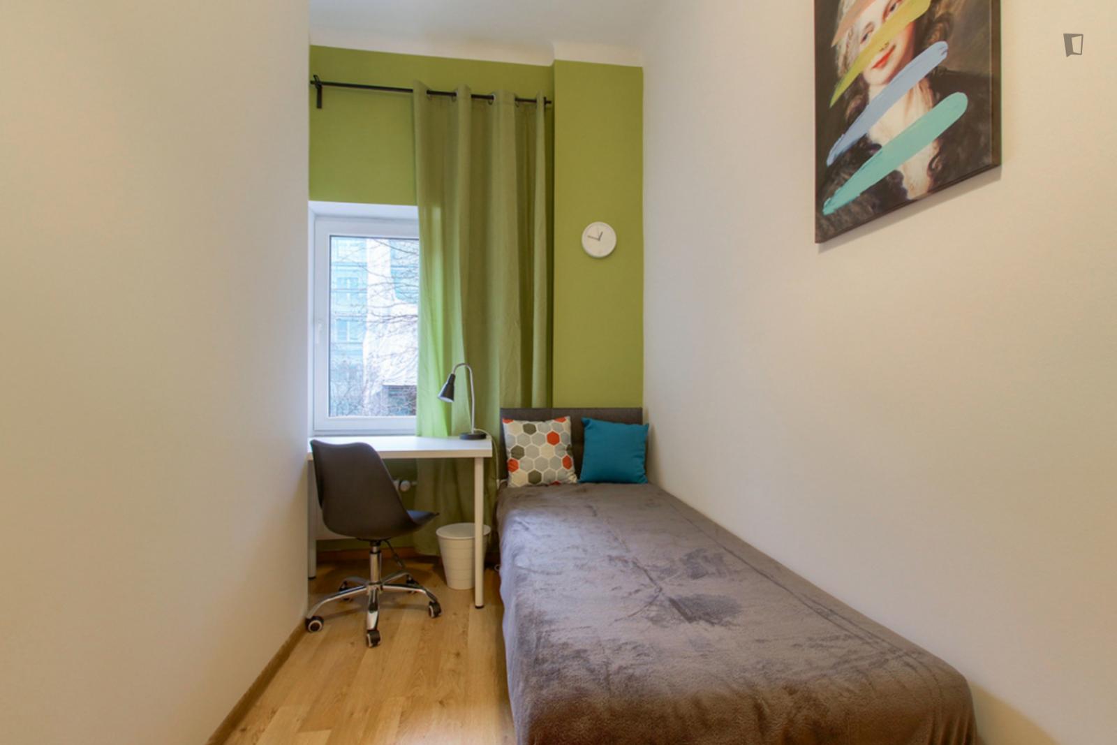 Neat And Cosy Single Bedroom Near University Of Technology - 1