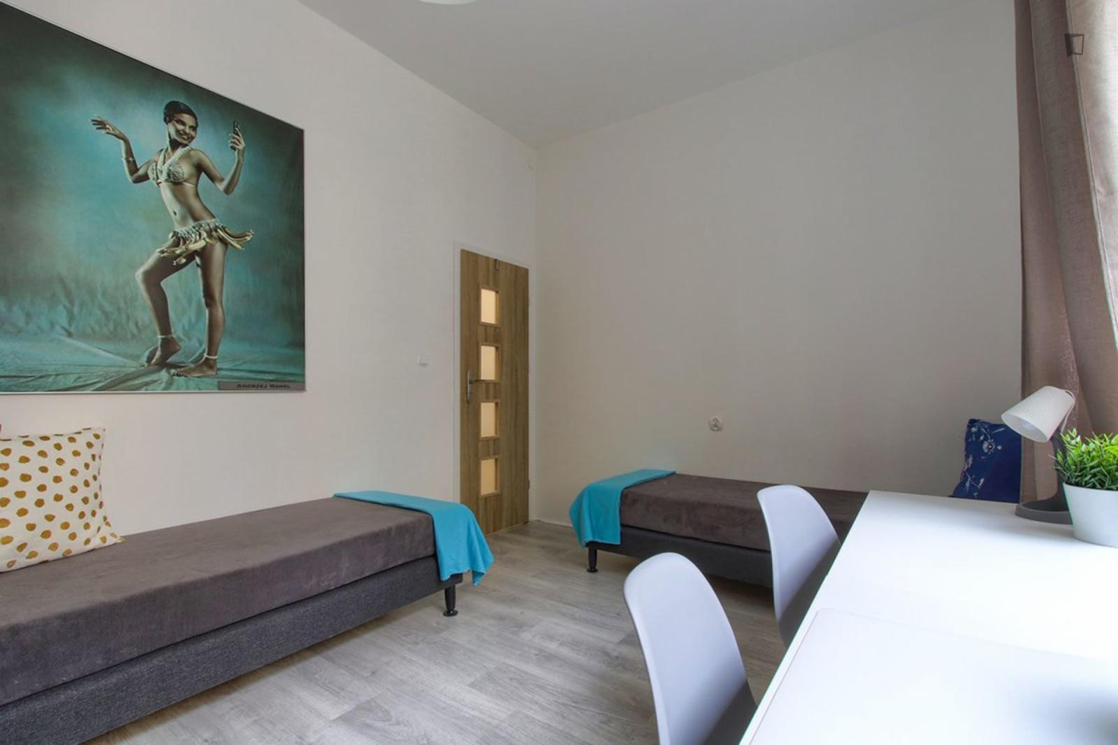 Bright Twin Bedroom Near The Śródmieście Train Station - 1