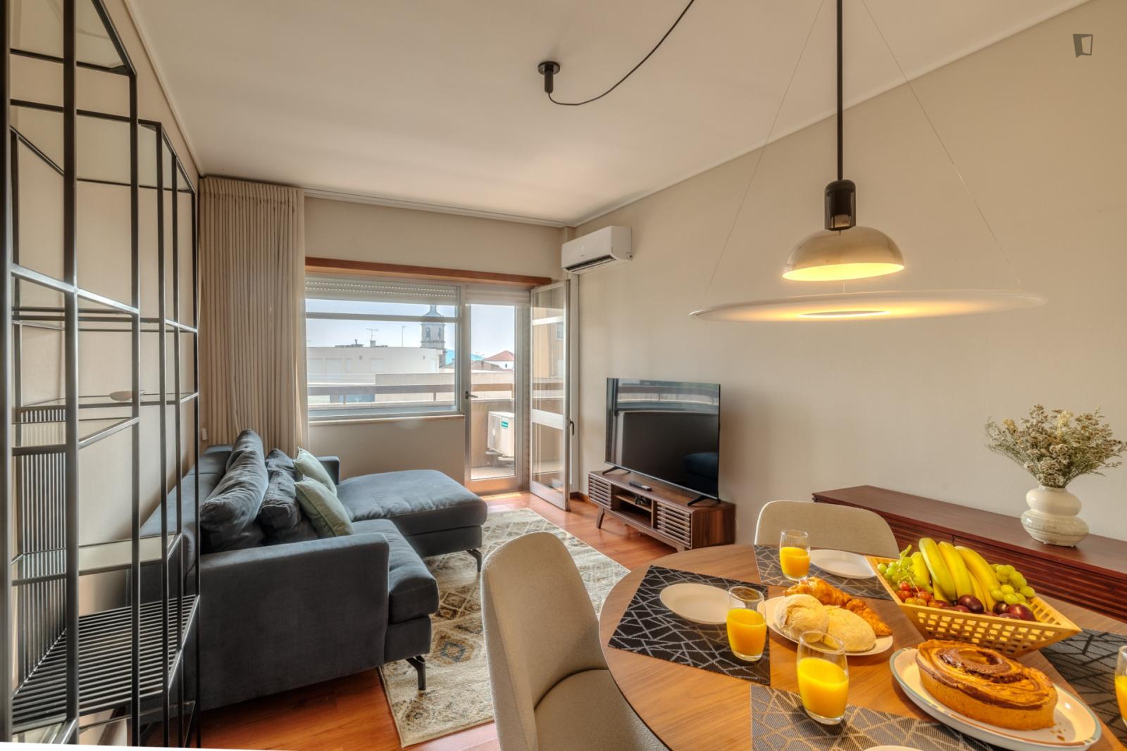 Very Elegant 2-Bedroom Apartment In The Heart Of Braga - 1