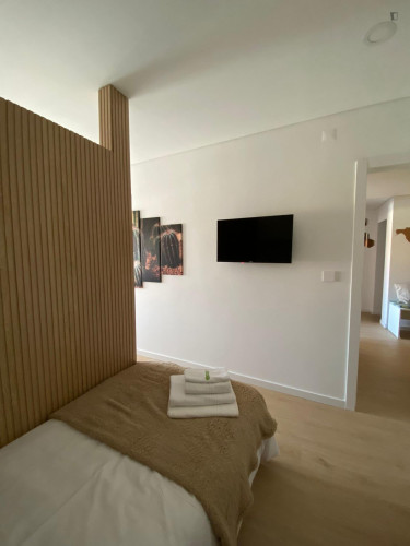Lovely bedroom in Almada