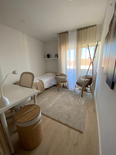Lovely bedroom in Almada