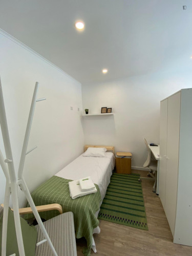 Nice twin bedroom in Cova da Piedade, Almada