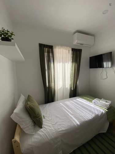 Nice twin bedroom in Cova da Piedade, Almada