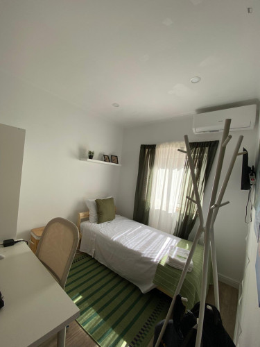 Nice twin bedroom in Cova da Piedade, Almada