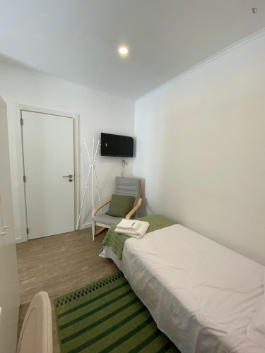 Nice twin bedroom in Cova da Piedade, Almada