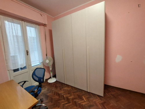 Single bedroom, with balcony, in 3-bedroom apartment