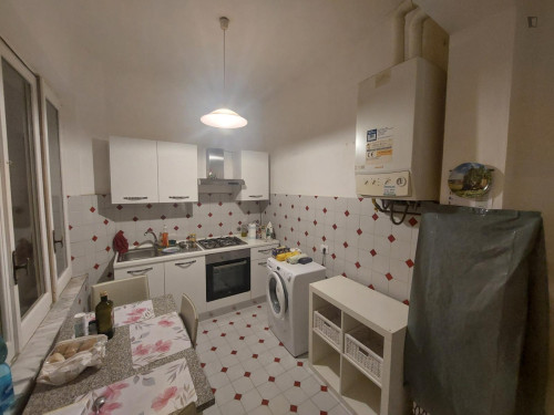 Single bedroom, with balcony, in 3-bedroom apartment