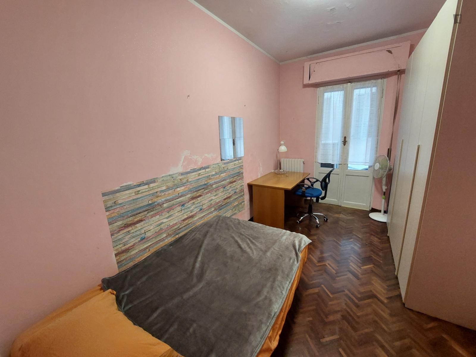  Single Bedroom, With Balcony, In 3-Bedroom Apartment  -  Single bedroom, with balcony, in 3-bedroom apartment  - Gallery -  1