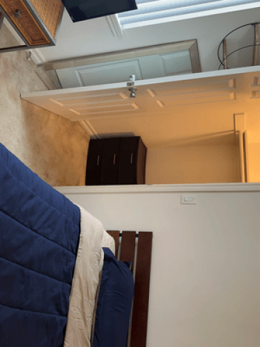 Cozy Bungalow B/R, Blocks From DT