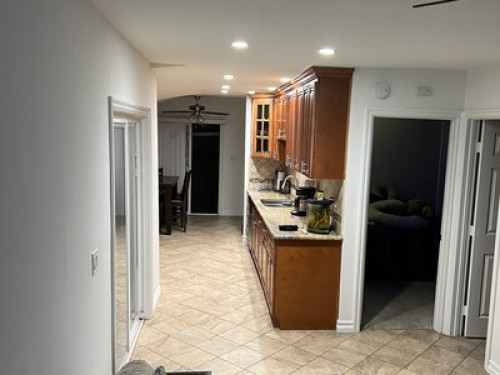 Cozy Bungalow B/R, Blocks From DT