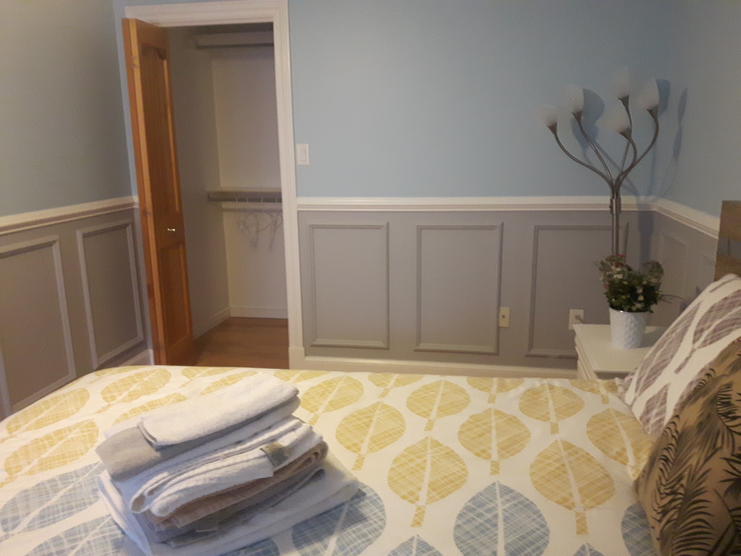 Upstairs Bedroom Facing Front Yard (Single Bed) - Lake House - Gallery - 1