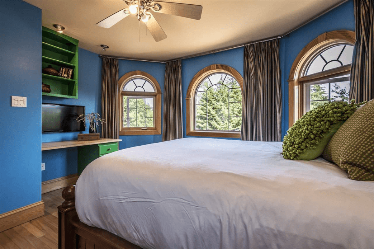 Second Upstairs Bedroom Facing Front Yard(Full Room) - Lake House - Gallery - 1