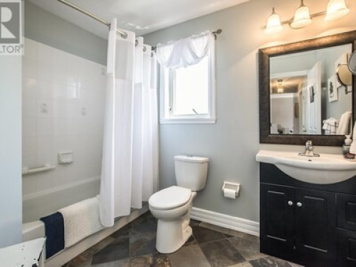 Large house close to Trails