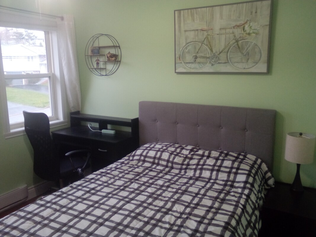  Spare Room(Full Room)  -  Large house close to Trails  - Gallery -  1