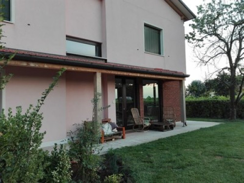 pink house wood of berici