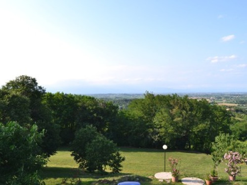 Cozy retreat on Euganean hills.