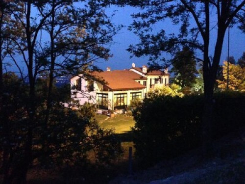 Cozy retreat on Euganean hills.