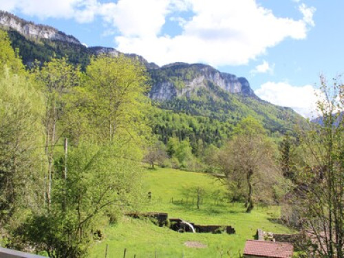 Charming Mountain View Chalet