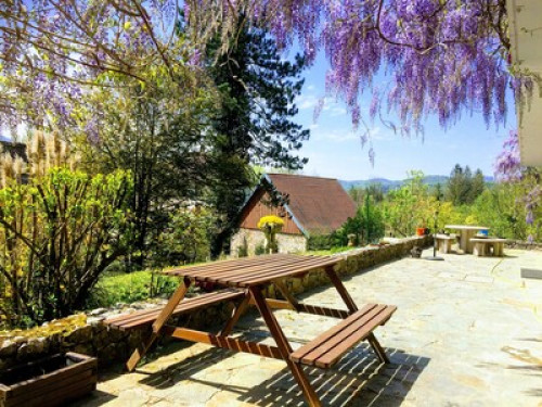 Charming Mountain View Chalet