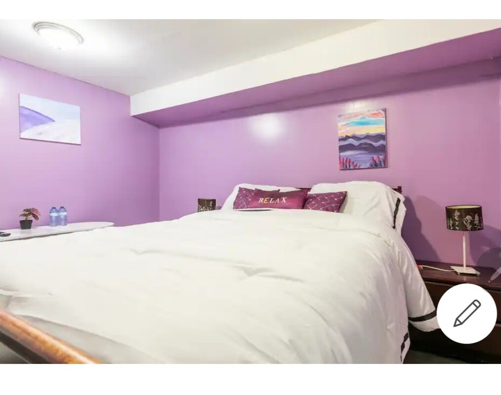 Room 1(Single Bed) - Serenity $ Memorable Basement unit - Gallery - 1