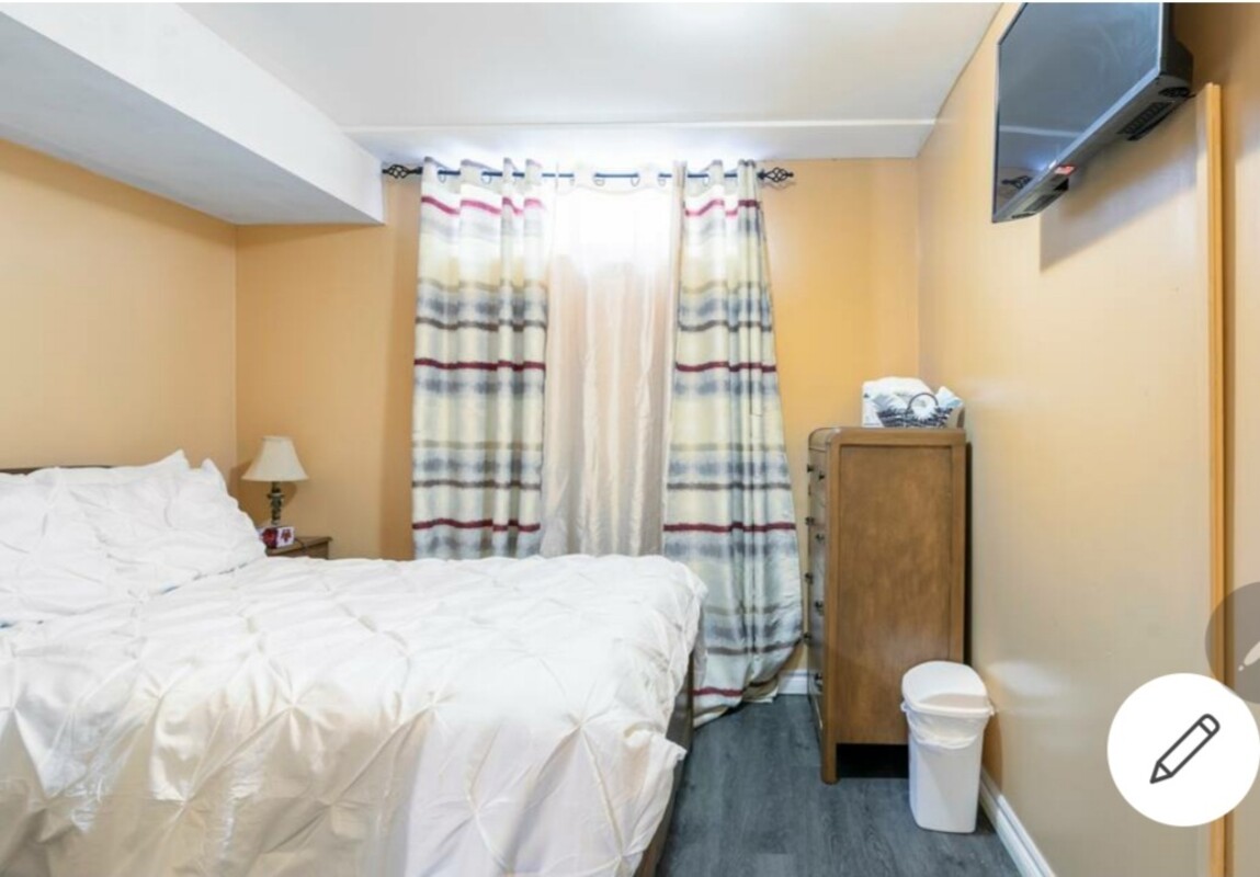 Room 2(Full Room) - Serenity $ Memorable Basement unit - Gallery - 1