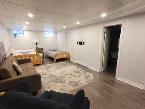 Private, Clean, Bright Bedroom - Gallery - 6