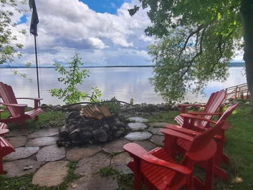 WATERSIDE room available - caravan