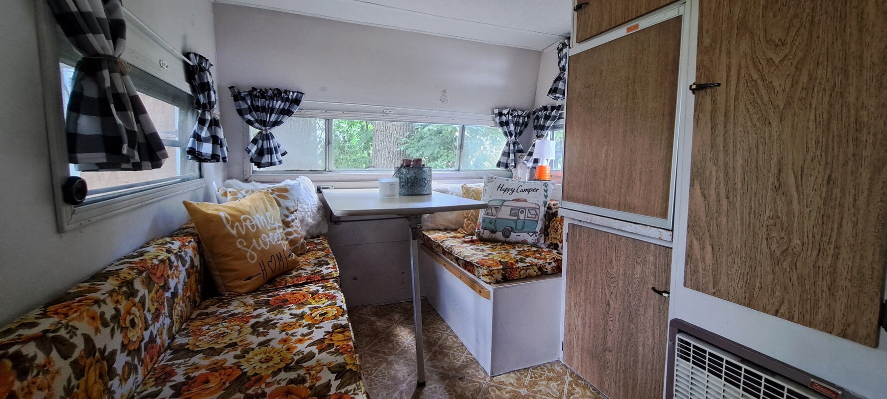 Cozy (Single Bed) - WATERSIDE room available - caravan - Gallery - 1