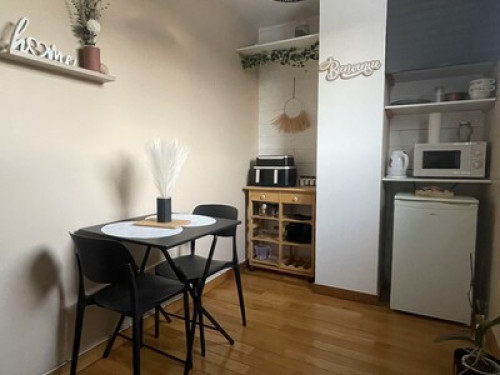 Independent room near Angers