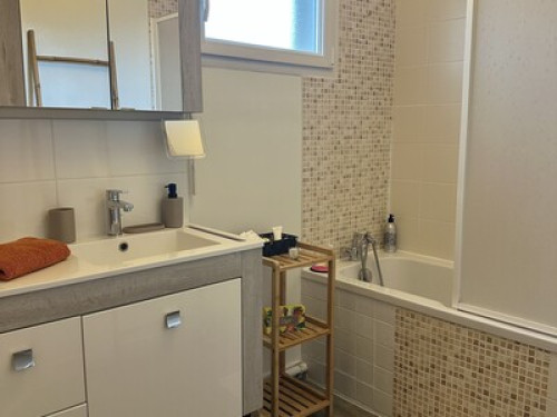 Independent room near Angers
