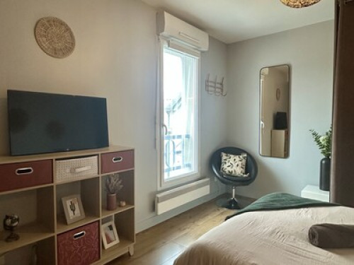 Independent room near Angers