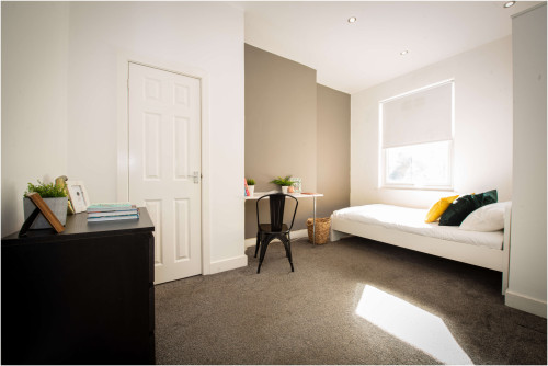 19-estcourt-terrace-leeds-52230083420251008062647AM