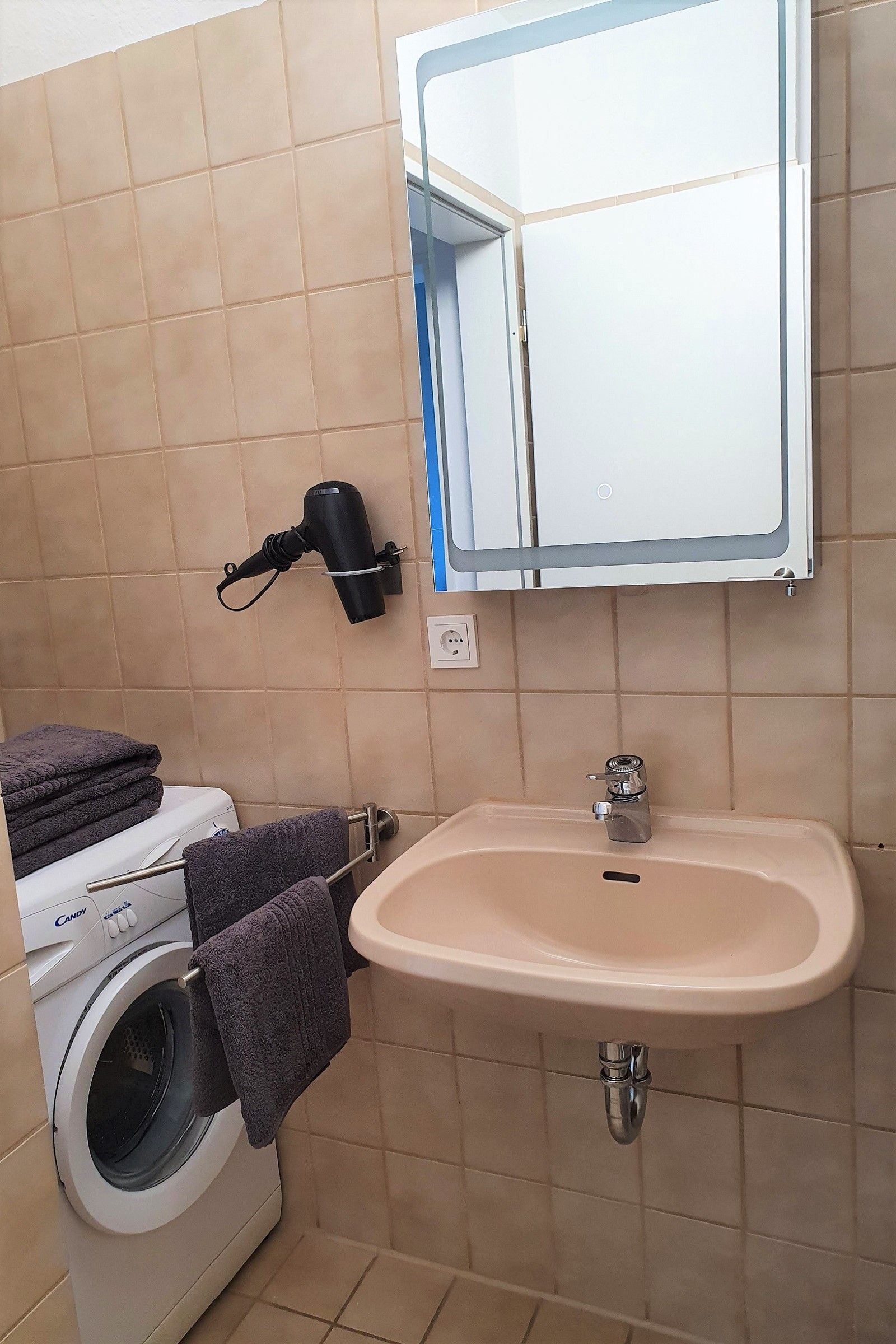 Fully Furnished 2-Room Apartment With Balcony And A Lot Of Charm In Meersburg - 21