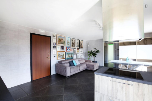 Elegant 1-bedroom apartment with spacious outdoor area and hot tub ideal for Bocconi students