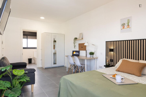 Modern double bedroom in Yuncos