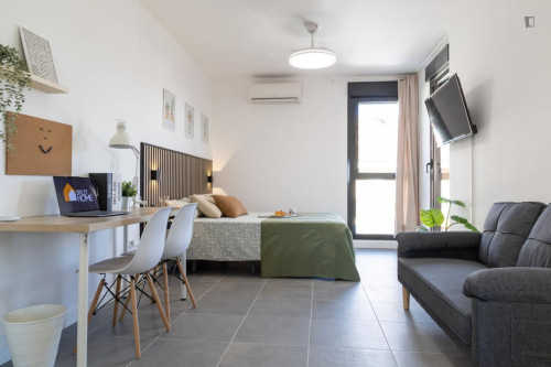 Modern double bedroom in Yuncos