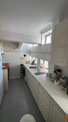 Tempting Double Bedroom close to Encarnação Metro