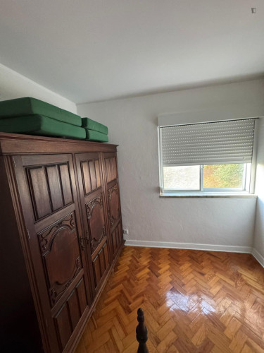 Tempting Double Bedroom close to Encarnação Metro