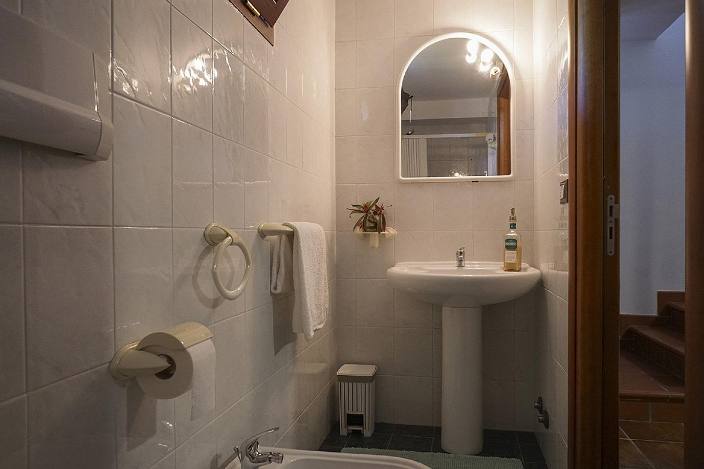 Bed In A 4-Bed Mixed Gender Room - 20