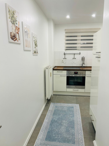 Cozy, fully furnished apartment – ideal for business commuters.