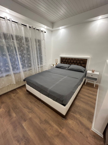 Cozy, fully furnished apartment – ideal for business commuters.