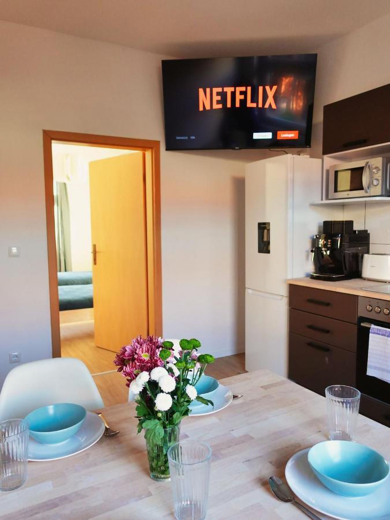 Luvonio Apartments – Modern & Centrally Located With Wi-Fi, 55-Inch Smart TV & DeLonghi Coffee Machi - 2