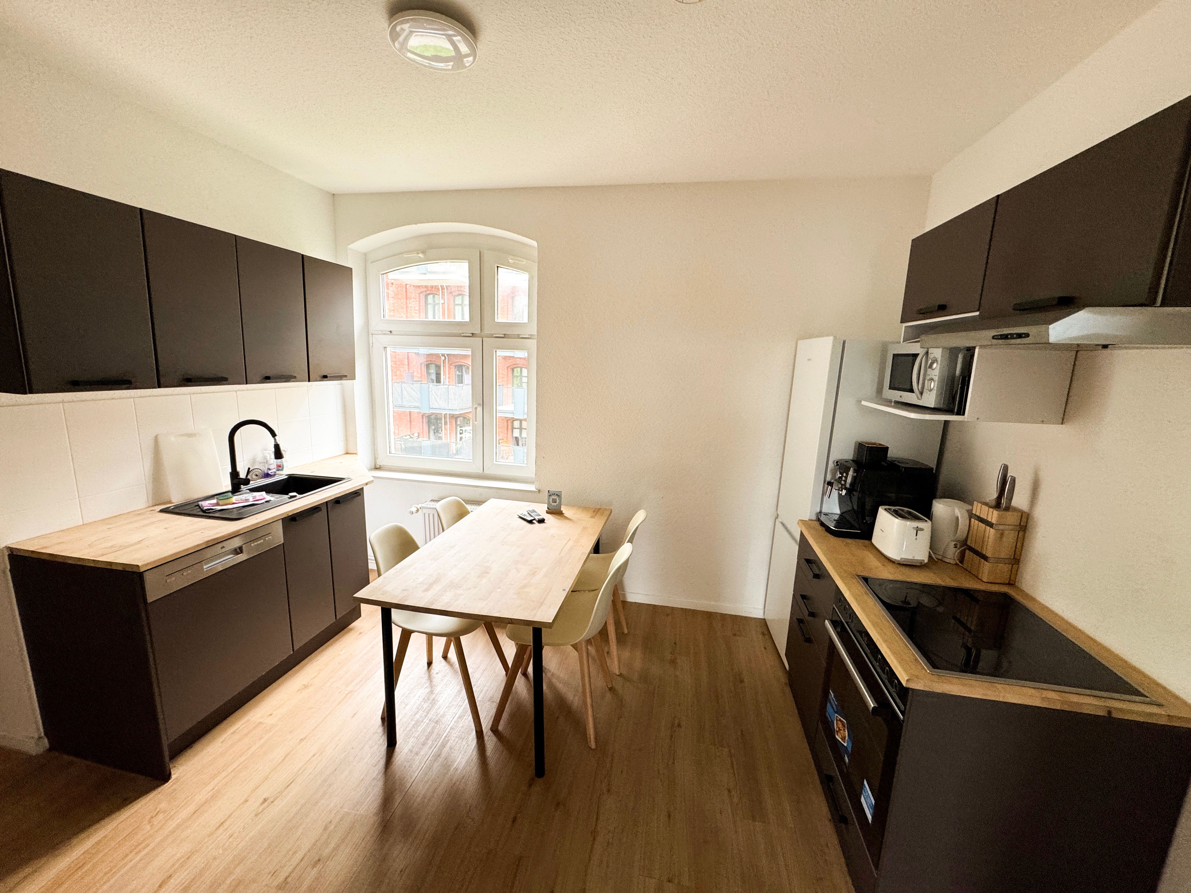 Luvonio Apartments – Modern & Centrally Located With Wi-Fi, 55-Inch Smart TV & DeLonghi Coffee Machi - 4