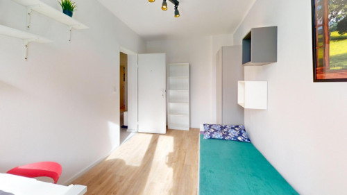 Very cool single bedroom near the Imielin metro
