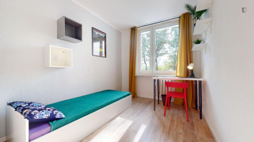Very cool single bedroom near the Imielin metro