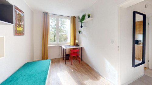 Very cool single bedroom near the Imielin metro