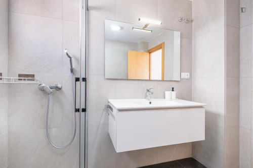 Very cool double ensuite bedroom in Benalua - Gallery - 6