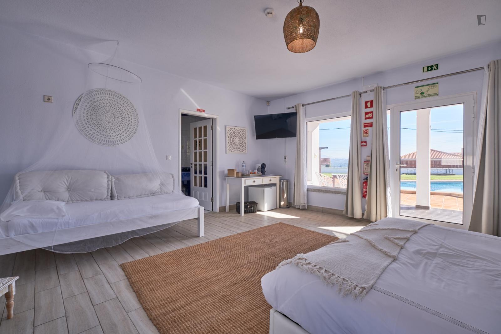  Lovely Ensuite Bedroom In Santa Comba Dão, Viseu  -  Lovely ensuite bedroom in Santa Comba Dão, Viseu  - Gallery -  1