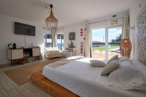 Pleasant ensuite bedroom in Santa Comba Dão